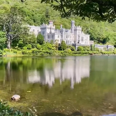 Boutique Village - Entrance To Connemara National Park *