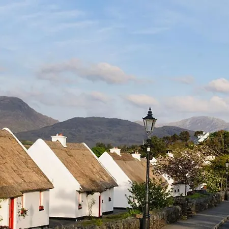 Luxury 3 Bed Townhouse Letterfrack Village Connemara National Park بيت للعطل *