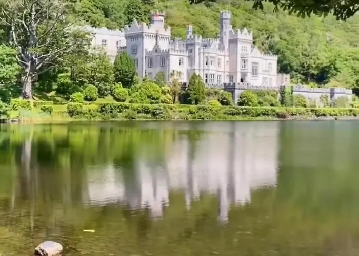 Boutique Village - Entrance To Connemara National Park *