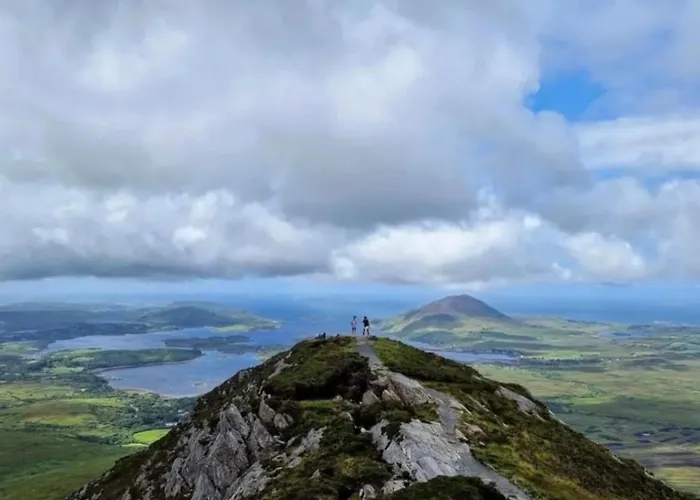 Дом отдыха Boutique Village - Entrance To Connemara National Park