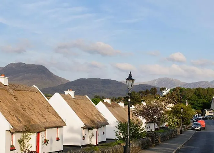 Boutique Village - Entrance To Connemara National Park Holiday home *