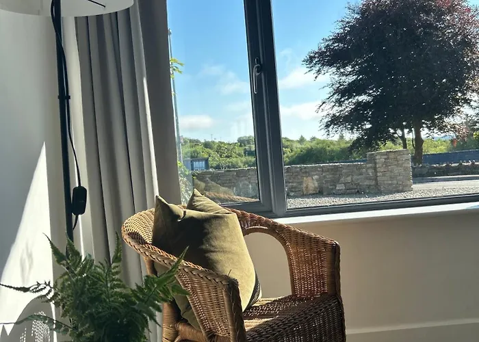 Boutique Village - Entrance To Connemara National Park Дом отдыха